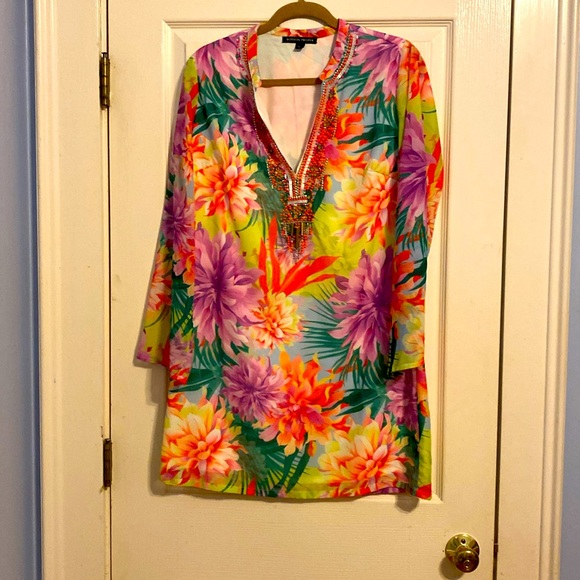 Boston Proper Dresses & Skirts - Winter escape reality retreat in this Floral Embellished Tunic by Boston Proper